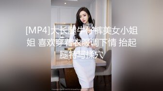 【新片速遞】 黑丝美女3P 身材丰满大肥臀 白虎鲍鱼抠的淫水狂喷 双龙进洞 连续输出 颜射吃精 [527MB/MP4/17:58]