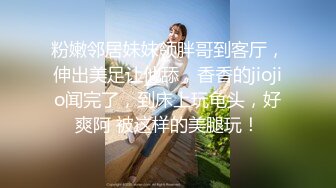 青春美眉跟小哥哥看球赛玩够了睡着了 弄醒了在沙发上一顿输出 内射一鲍鱼