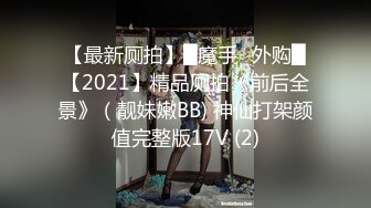 地铁站抄底没穿内裤的短裙少妇 没想到还是一个极品白虎