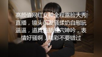 00后小女友很听话，趴下露脸口爆，动作很娴熟