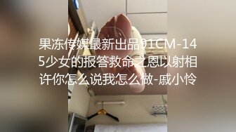 美女大学生被色魔摄影师忽悠掰开粉嫩的鲍鱼看看什么颜色