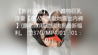 19超嫩清纯美少女，一线天微毛极品粉穴，全裸床上摆姿势，翘起屁股更是诱人，妹妹小穴，还没怎么开发过