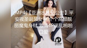 商场女厕偷拍高跟蘑菇头少妇肥肥的馒头穴 肥唇裹在逼缝之中