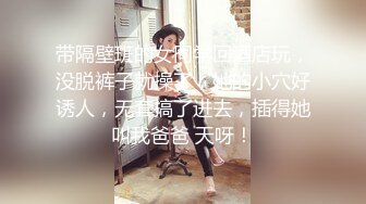 女技师给客人按摩时被男友挑逗 受不了就在客人面前做爱