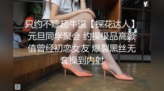 美女酒吧被人灌醉带到厕所口交