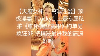 房间外有保洁阿姨，嘴里含着内裤