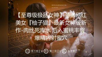 白T恤牛仔裤小姐姐这身服饰就是显身材，前凸后翘高挑笔直