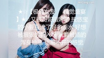 [MP4/ 634M] 极品白虎悠悠闺蜜下海大搞3p~边后入边吃鸡巴~女上摇超爽